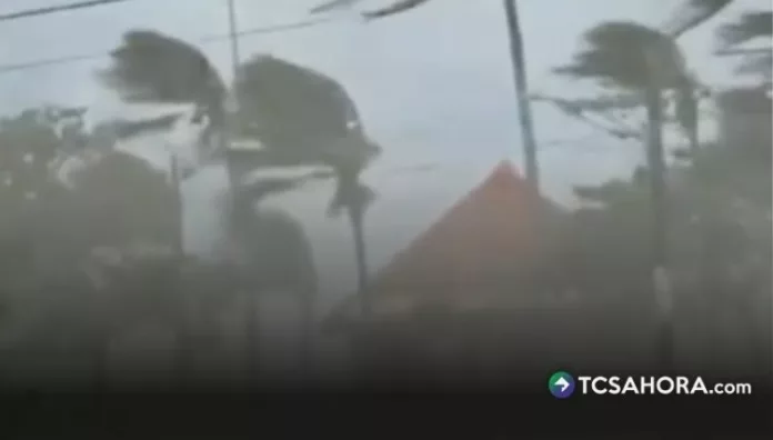 Temporales con fuertes lluvias y vientos de más de 100 km/h causaron al menos cinco fallecidos y varios heridos en Brasil.