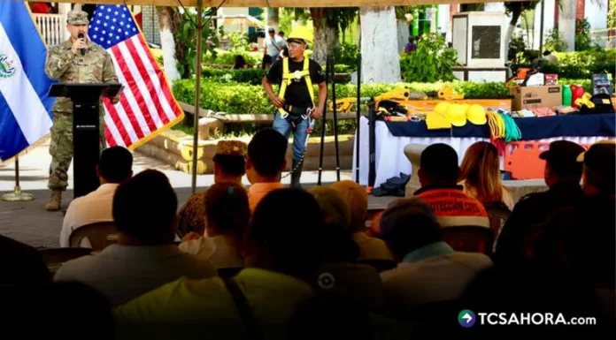 Embajada de EE.UU. entrega equipo para emergencias a Ahuachapán Norte