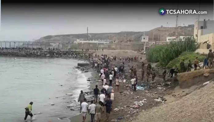 España regresa más de 48 mil inmigrantes que llegaron a nado a Ceuta