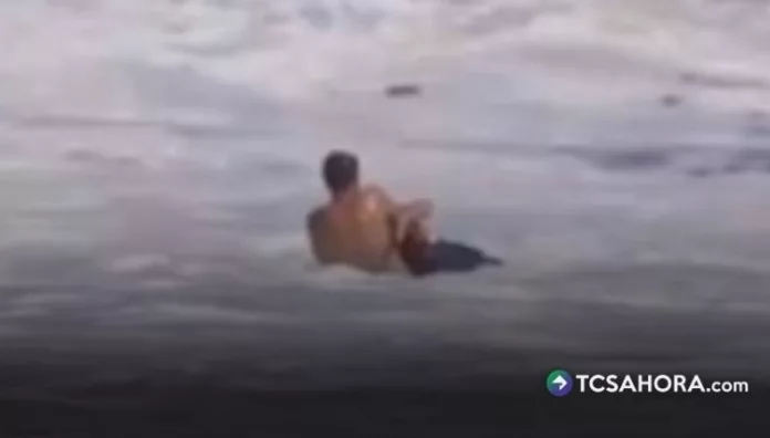 El guardavidas de 16 años que rescató a un niño del mar en California, relató en un comunicado los momentos que vivió.