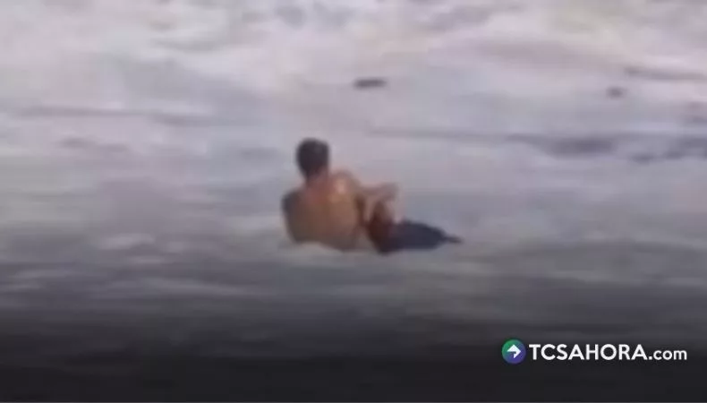 Guardavidas adolescente relata dramático rescate en California