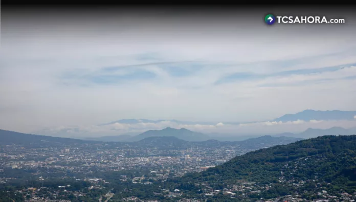 Las condiciones se deben a la influencia del flujo del este acelerado y una vaguada cercana a la región. Por lo que solamente habrá lluvias en sectores muy puntuales del país
