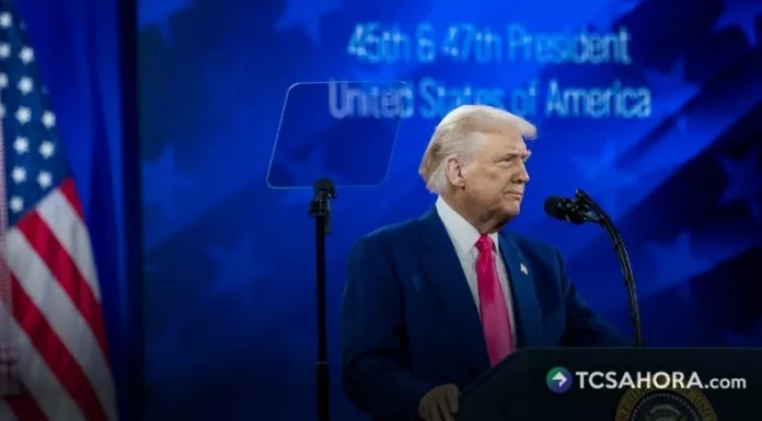 Donald Trump reconoció este jueves escasez de algunas armas, pero aseguró que Estados Unidos tiene munición suficiente.