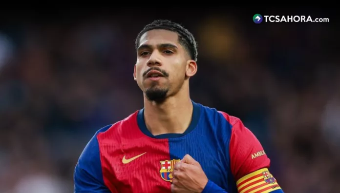 Ronald Araújo se irá cedido por una temporada al equipo inglés con una opción de compra al finalizar el préstamo.