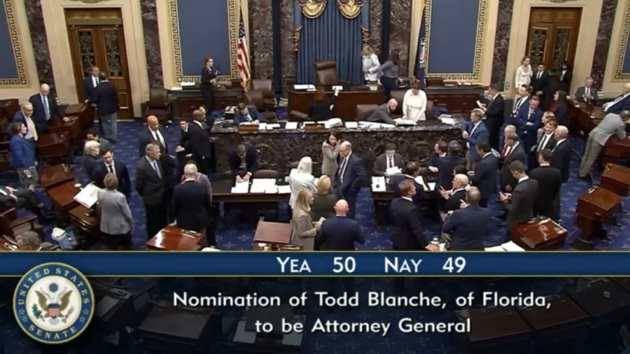 Senado de EE.UU. confirmó a Todd Blanche como fiscal general