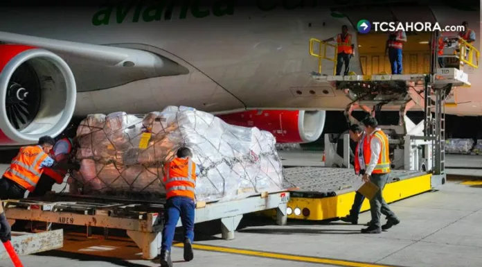El Salvador envía primer avión con ayuda humanitaria a Colombia