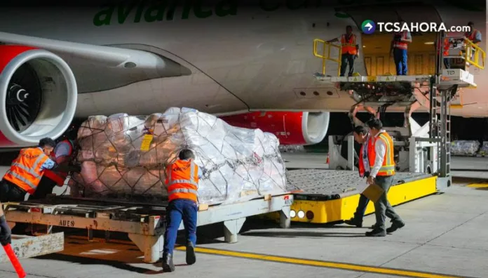 El Salvador envía primer avión con ayuda humanitaria a Colombia
