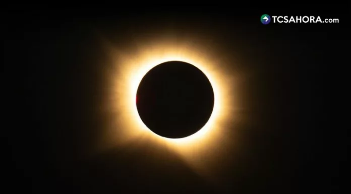 Impactante eclipse total de sol