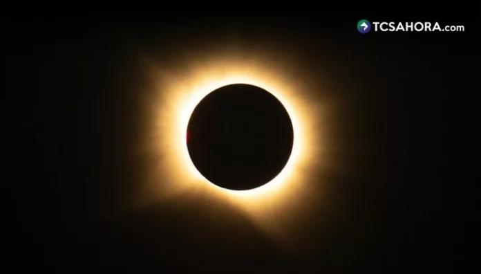 Impactante eclipse total de sol