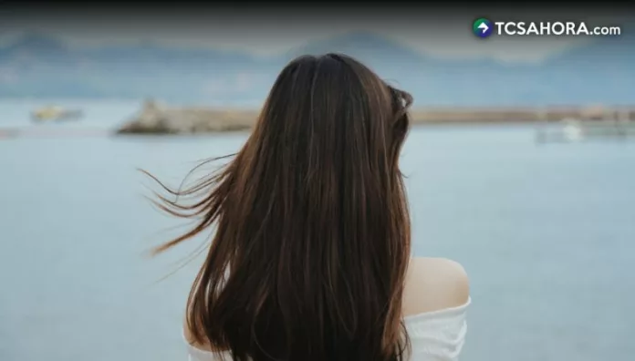 Para prevenir un déficit nutricional en el cabello se recomienda una alimentación que incluya fuentes de proteínas, vitaminas y minerales