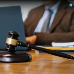 Condenan a docente por acosar a estudiante de 15 años