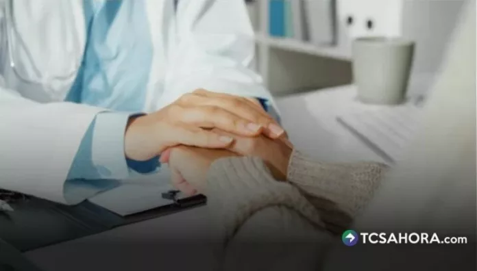 El acompañamiento psicológico ayuda a los pacientes con cáncer a afrontar las emociones durante el tratamiento.