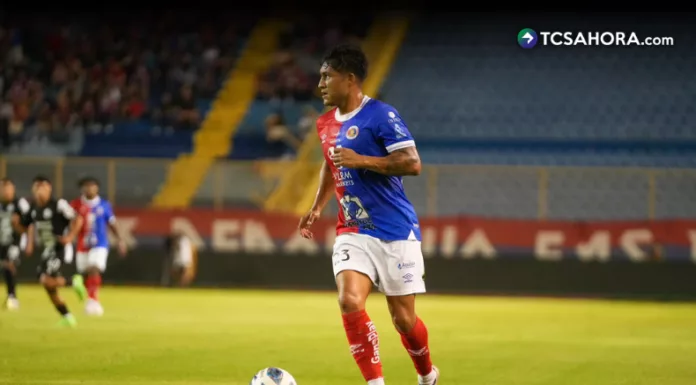 Juan Pablo Guzmán, director deportivo de FAS, descartó un posible regreso de Dustin Corea para el Apertura 2026.