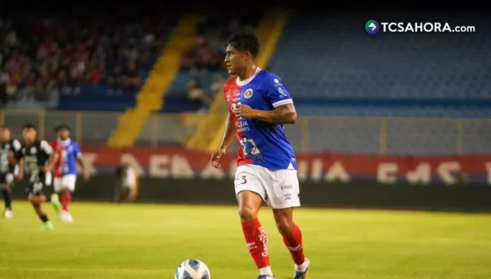 Juan Pablo Guzmán, director deportivo de FAS, descartó un posible regreso de Dustin Corea para el Apertura 2026.