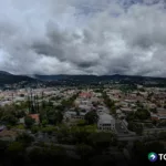 Lunes con muchas nubes, calor y algunas lluvias al final del día