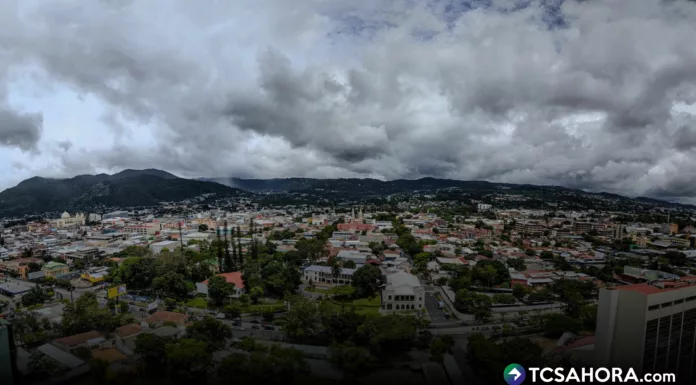 Las nubes se mantendrán todo el día, al igual que el calor con temperaturas de hasta 40 ° Celsius. En la tarde-noche, posibles lluvias.