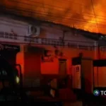 Incendio estructural consume locales en Mercado de Armenia, Sonsonate
