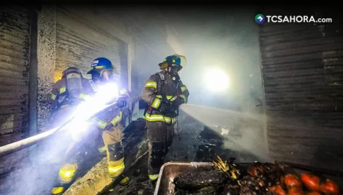 Incendio consume más de 40 puestos en mercado de Armenia