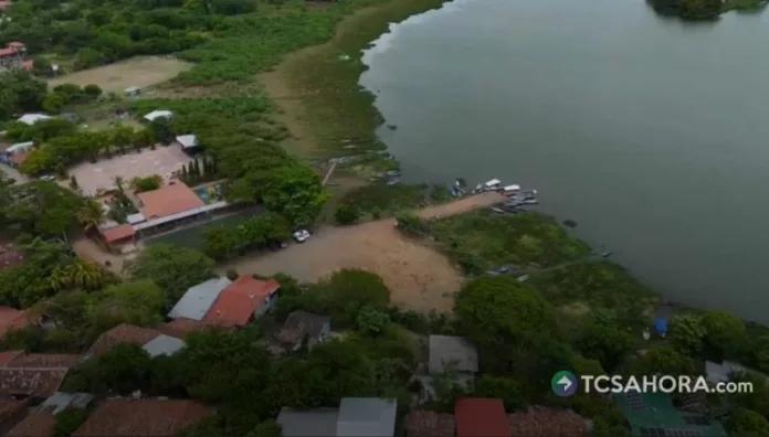 La falta de lluvias ya afecta el nivel de agua en la laguna de Olomega, situación que preocupa a pescadores y habitantes.