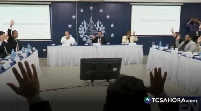 La propuesta de una nueva jornada laboral plantea concentrar las 44 horas semanales en cuatro días y establecer tres días de descanso.