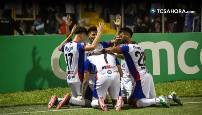 Luis Ángel Firpo se impuso por la mínima a la Liga Deportiva Alajuelense y quedó a un paso de avanzar a cuartos de final de la Copa.