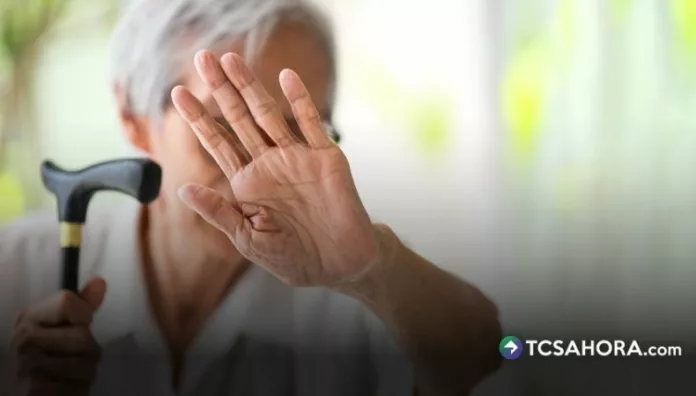 Los adultos mayores enfrentan distintas formas de maltrato que pueden afectar su salud, economía y bienestar.