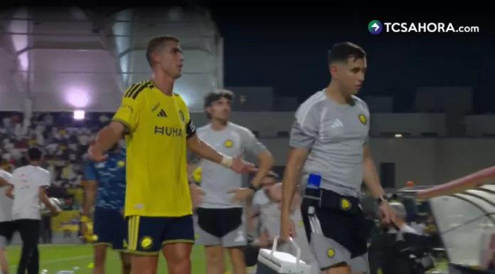 Cristiano Ronaldo no ocultó su descontento al ser sustituido al medio tiempo, cuando su equipo perdía por dos goles.