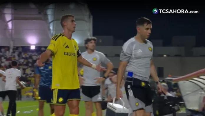 Cristiano Ronaldo no ocultó su descontento al ser sustituido al medio tiempo, cuando su equipo perdía por dos goles.