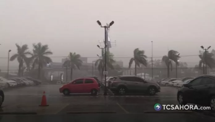 Las lluvias de fuerte intensidad se presentan en distintos puntos del país, acompañadas de actividad eléctrica y ráfagas de viento.