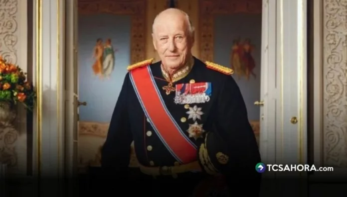 La familia real despide al rey Harald en privado antes de que miles de ciudadanos ingresen al Palacio Real para rendirle su último tributo en Oslo.