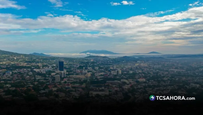 El MARN prevé un fin de semana muy caluroso en El Salvador, con lluvias, tormentas eléctricas, ráfagas de viento y posibilidad de granizo.