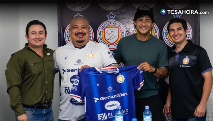 Luego de varias semanas con especulaciones de volver a FAS, finalmente, Isidro Metapán presentó al atacante salvadoreño como su nuevo jugador.