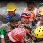 Rescatan a dos personas con vida de túnel en Nepal