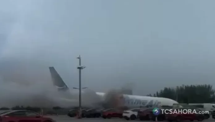 Autoridades del condado de Miami-Dade confirmaron al menos cinco fallecidos luego de que un avión se estrellara tras salirse de la pista.