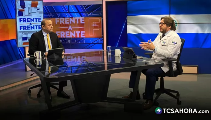 El candidato presidencial por el FMLN dice representar a un binomio: movimiento social y partido político. Ve opción real de acceder al poder.