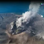 Erupción volcánica obliga el cierre de ocho aeropuertos en Indonesia