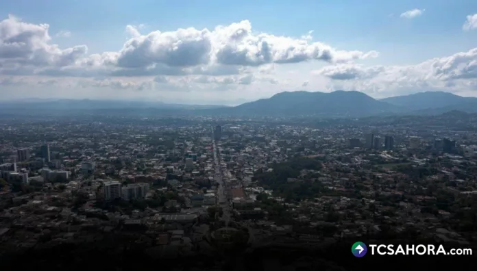 Las lluvias y tormentas serán por el acercamiento y paso de una Onda Tropical por El Salvador. El ambiente estará cálido durante el día.