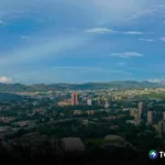 Ambiente caluroso, con nubes y lluvias esporádicas al final del día