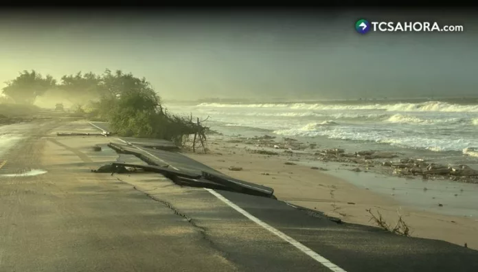 Huracán Lowell podría degradarse a tormenta tropical en próximos días