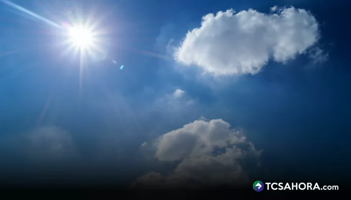 Día caluroso. En San Salvador, las temperaturas podrán llegar a los 33 ° y en oriente hasta los 42 ° Celsius. Se prevén lluvias muy puntuales.