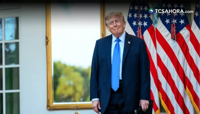Trump anuncia reembolsos de $500 por cobros de Obamacare