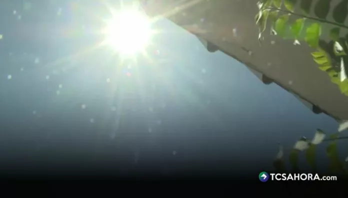 ¿Cómo prevenir y qué hacer ante un golpe de calor durante los desfiles?