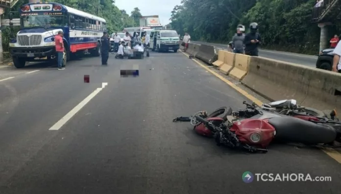 Un accidente de tránsito registrado durante las últimas horas dejó dos personas fallecidas en El Congo, Santa Ana.
