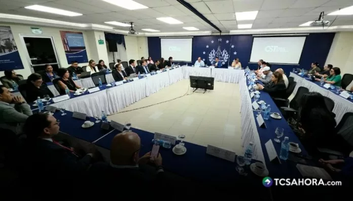 Sector empleador presenta propuesta de horario laboral