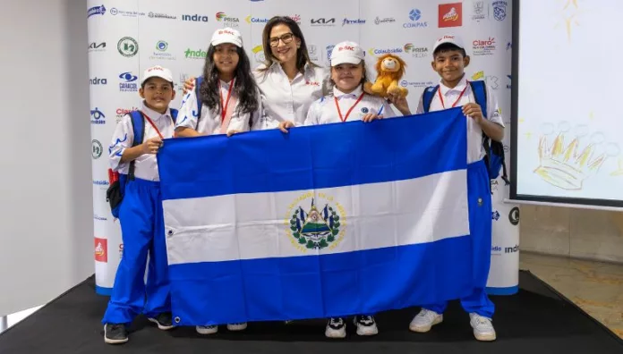Cuatro estudiantes de San Miguel viajaron a Medellín y lograron tercer y cuarto lugar en ajedrez, tras avanzar desde competencias escolares en El Salvador.