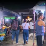 El comercio se activa de noche en Nahuizalco