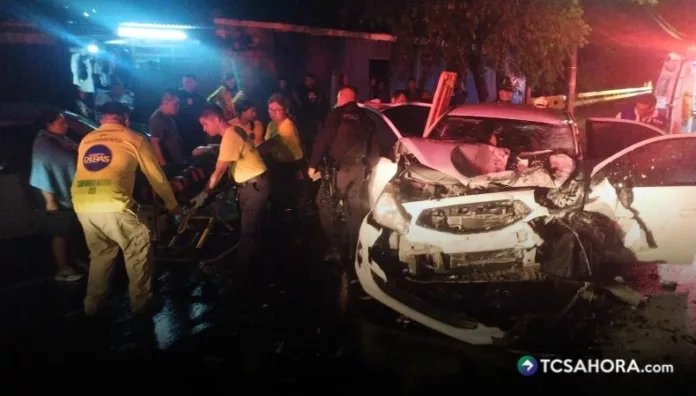 Atienden accidentes viales y árboles caídos por lluvias en las últimas horas