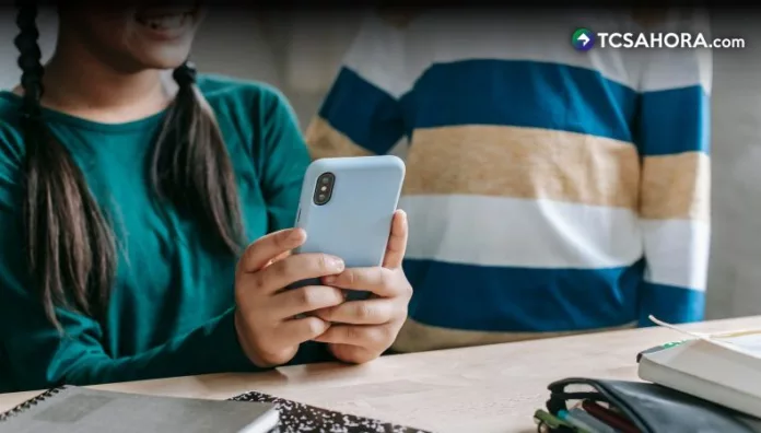 México restringirá el uso de celulares en escuelas