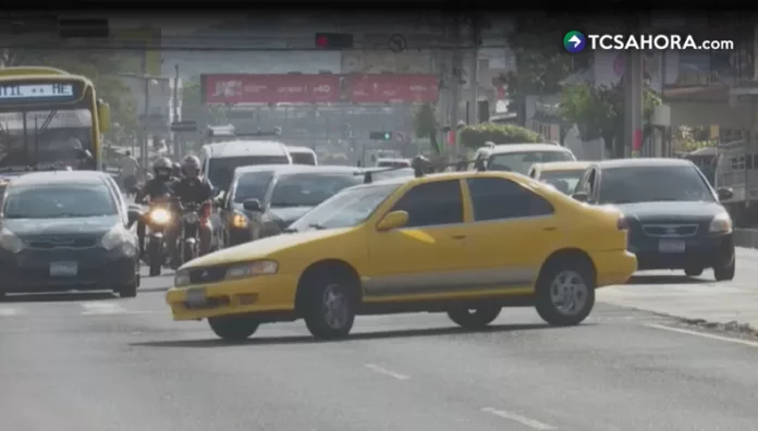 Los conductores principiantes pueden cometer errores al manejar por falta de experiencia, especialmente durante las primeras etapas de aprendizaje.