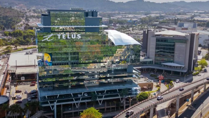 TELUS Digital cumple 20 años en El Salvador: pasó de 32 integrantes a más de 7,800 y suma tecnología, desarrollo profesional y beneficios para su equipo.